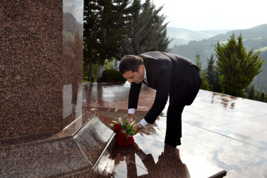 Yardımlı Rayon İcra Hakimiyyətinin başçısı Orxan Məmmədov Ümummilli Lider Heydər Əliyevin abidəsini ziyarət edib.