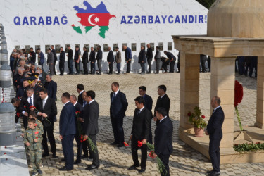 Vətən uğrunda həlak olanların xatirəsi ehtiramla yad edilib.